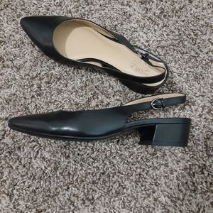 Naturalizer sling back flats/ 1.5 inch heel EUC
